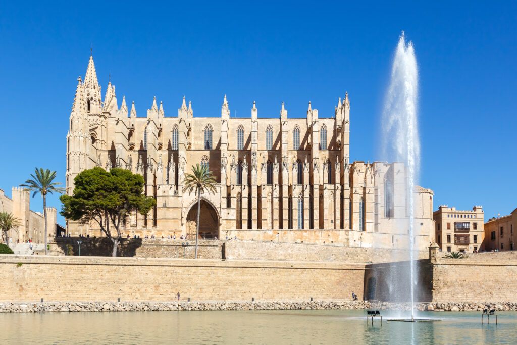 cathedral-catedral-de-palma-de-mallorca-la-seu-church-architecture-travel-traveling-holidays-vacation-spain-1024x683 The Dragon of Palma de Mallorca