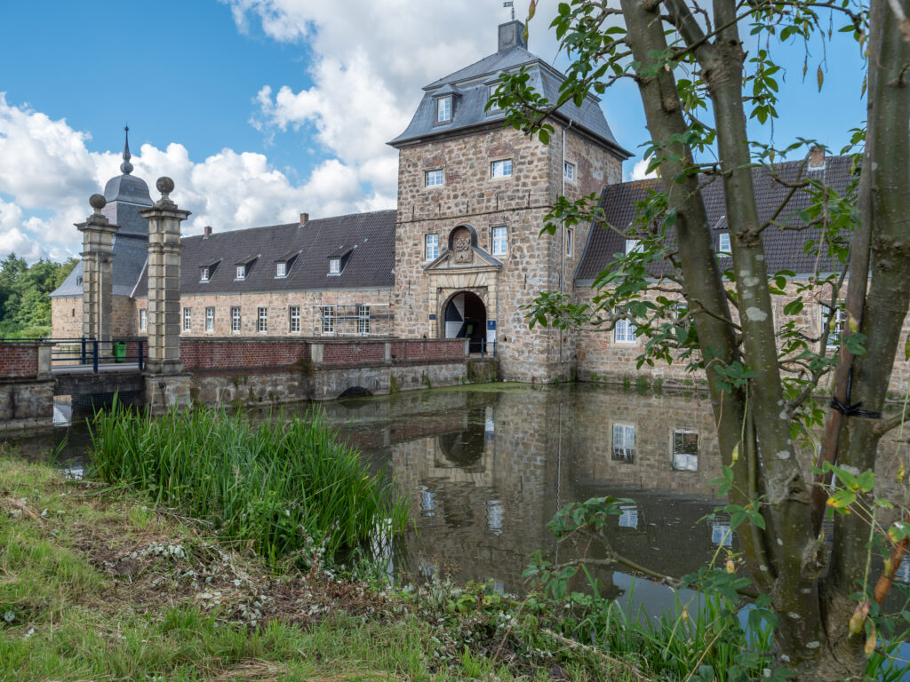 castle-lembeck-6-1024x768 The Legend of the Knight of the White Lily: The Story of Lembeck Castle