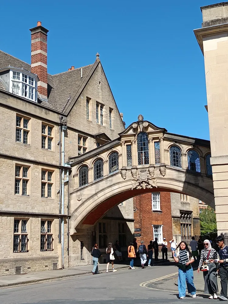 img_20250708_1545102095107529969075490-1 The Bridge of Sighs in Oxford