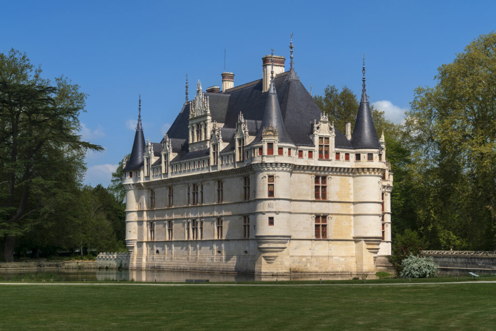 azaylerideau-castle-bend-indre-river-sunny-summer-day-indreetloire-france-1024x683 The Enigmatic Tunnels of Azay-le-Rideau: Legends and Lore of a Timeless Château