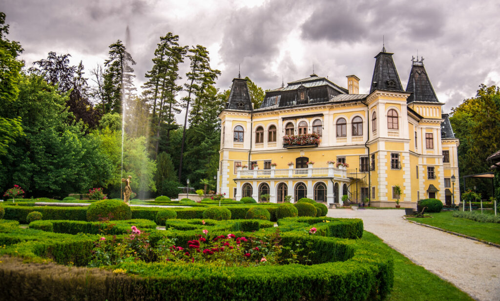 beautiful-romantic-betliar-castle-historic-buildings-slovakia-europe-4-1024x616 The mysterious treasure of Betliar Castle: Unravelling the legend of Coloman Bebek