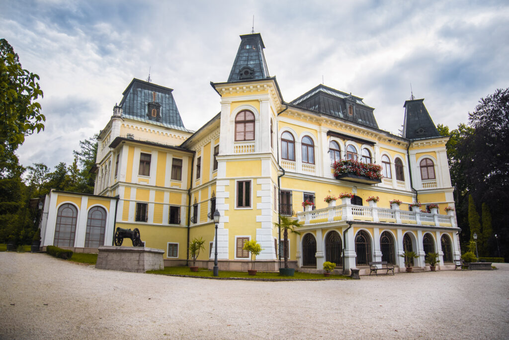 beautiful-romantic-betliar-castle-historic-buildings-slovakia-europe-5-1024x684 The mysterious treasure of Betliar Castle: Unravelling the legend of Coloman Bebek