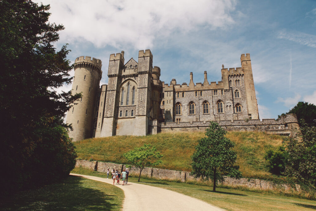 low-angle-view-arundel-castle-against-sky-1-1024x683 Bevis of Hampton and the Legend of Arundel Castle: The Final Resting Place of a Giant