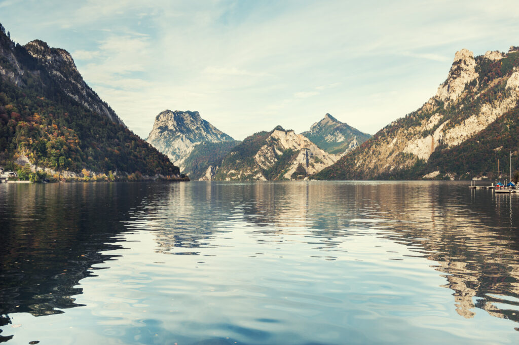 traunsee-lake-alps-mountains-austria-autumn-landscape-1024x681 The mysterious mermaid of Lake Traunsee: unravelling the myth and its secrets