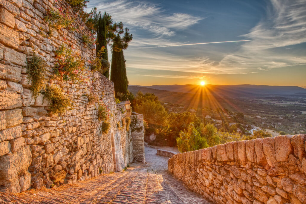 fascinating-view-sunrise-gordes-france-1024x683 The enchanted olive groves of Gordes: a story full of secrets and magic