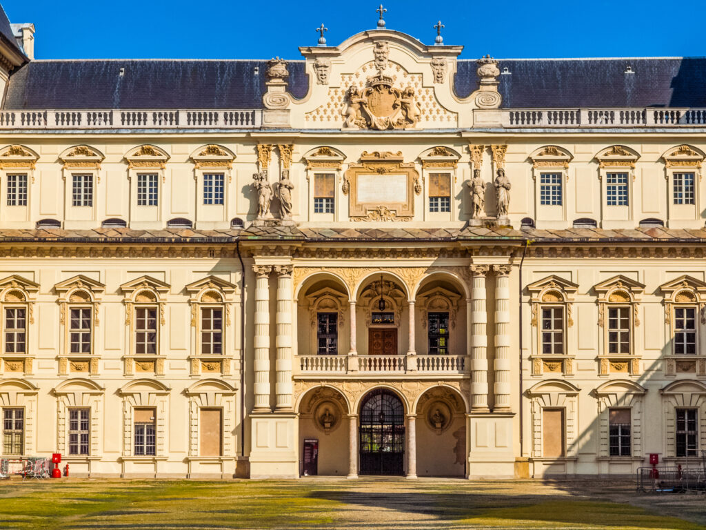 hdr-castello-del-valentino-5-1024x768 The mysterious chamber of Castello del Valentino: Discover Turin's timeless treasure