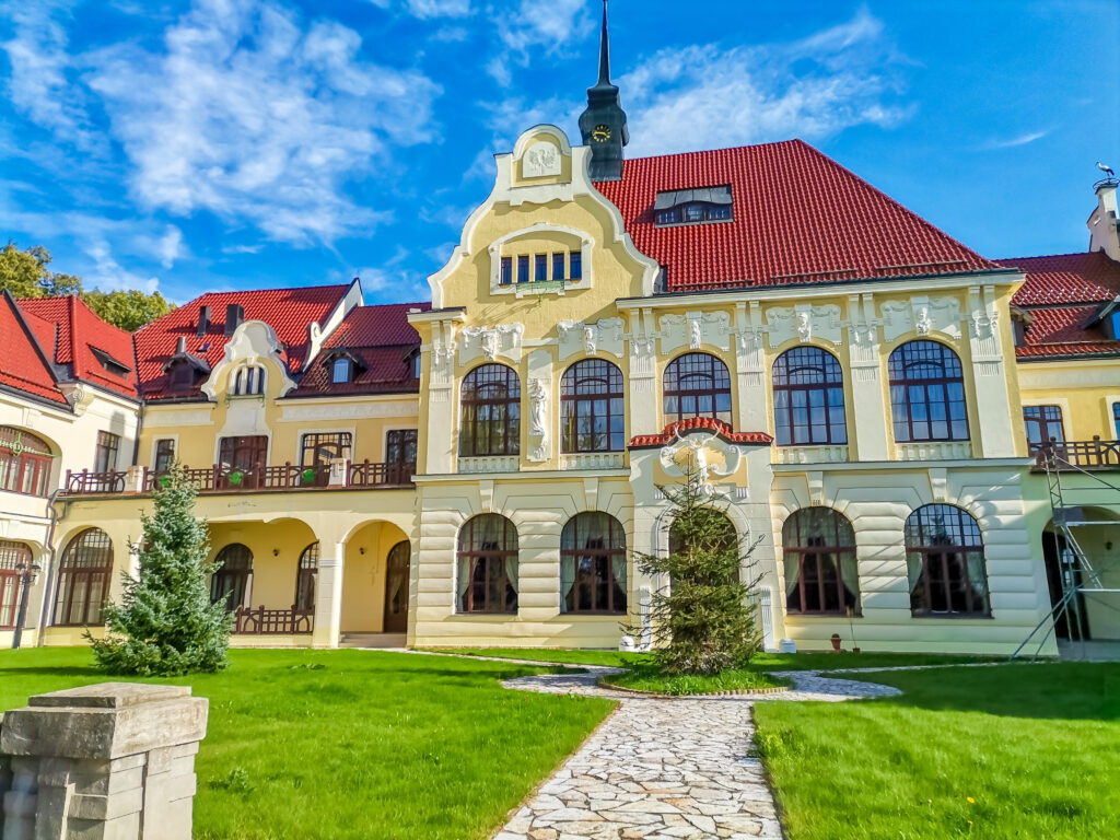 state-castle-kynzvart-spa-town-marianske-lazne-marienbad-czech-republic-1024x768 Beware the wrath of the forest guardian: The myth of the “forest woman” of Mariánské Lázně