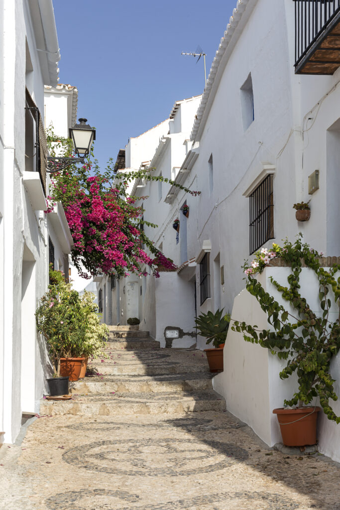typical-andalusian-spanish-white-villages-2-683x1024 The mysterious treasure of Ibn Al-Ahmar: Frigiliana's unsolved mystery