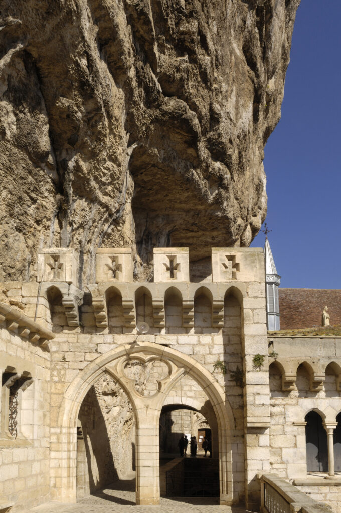entrance-rocamadour-sanctuary-lot-france-680x1024 The miraculous discovery: the enduring legend of Rocamadour