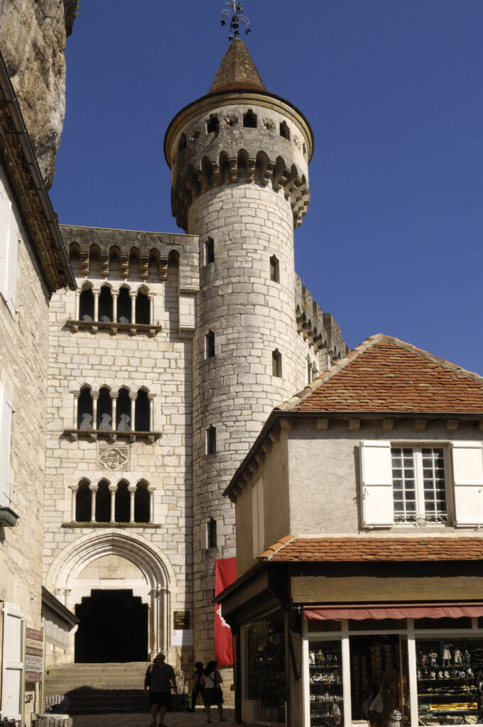 facade-rocamadour-sanctuary-lot-france-680x1024 The miraculous discovery: the enduring legend of Rocamadour