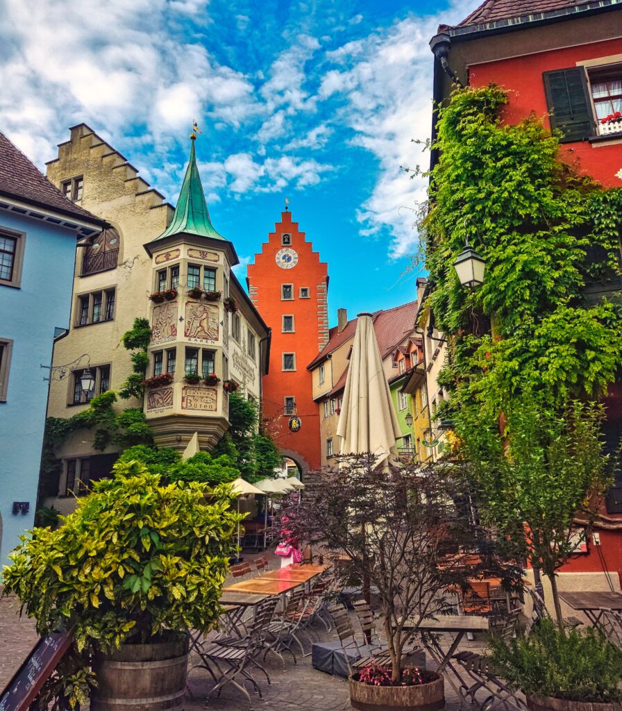 medieval-city-meersbug-germany-famous-tourist-destination-lake-constance-896x1024 The mysterious fountain of Meersburg: gateway to a mystical underwater realm