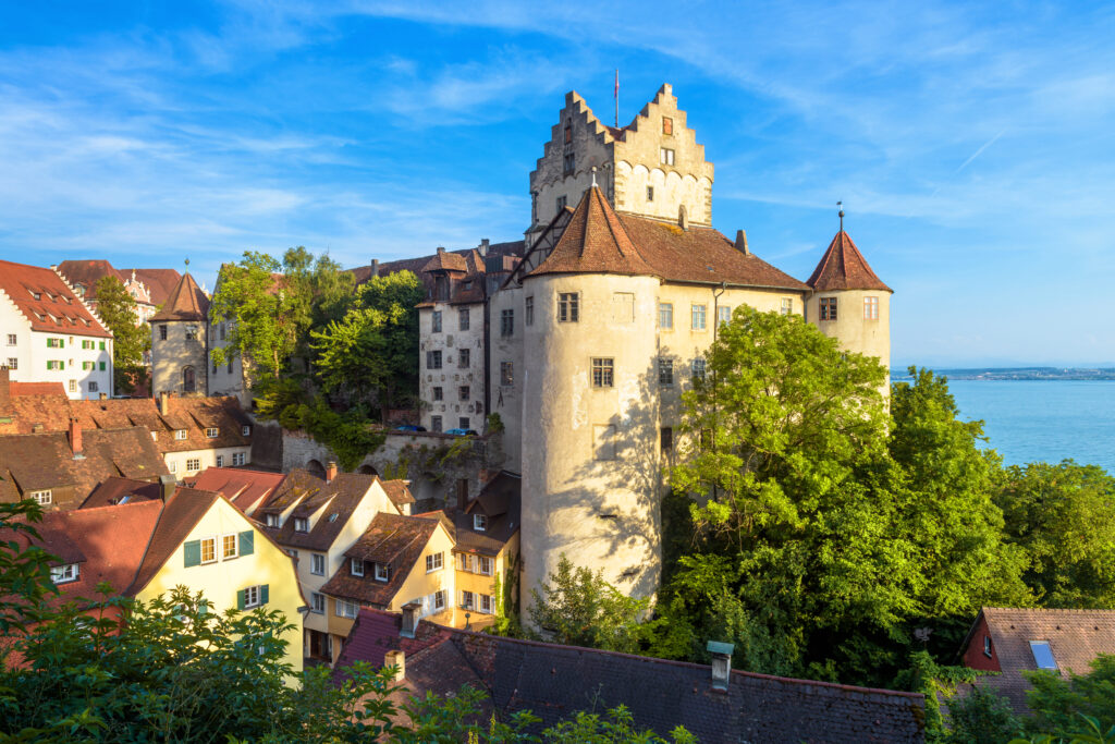 meersburg-castle-lake-constance-bodensee-germany-this-medieval-castle-is-landmark-meersburg-town-2-1024x683 The mysterious fountain of Meersburg: gateway to a mystical underwater realm