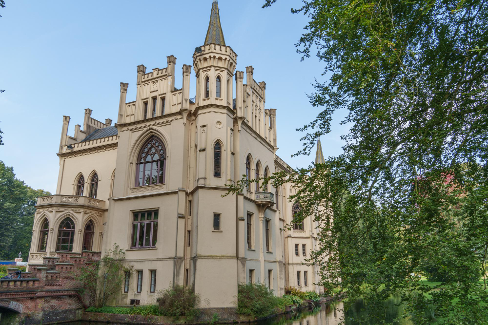 114277 The Mysterious Secrets of the Fern Cube: A Timeless Journey Through the Gardens of Evenburg
