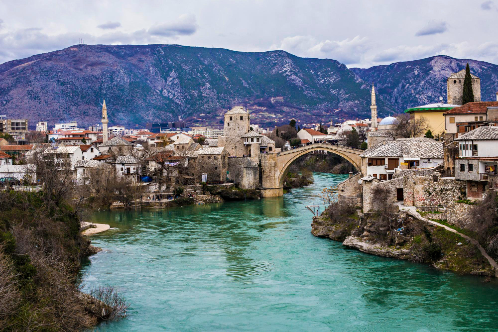 2121 The Mysterious Disappearance of the Enchanting Lepa Brena