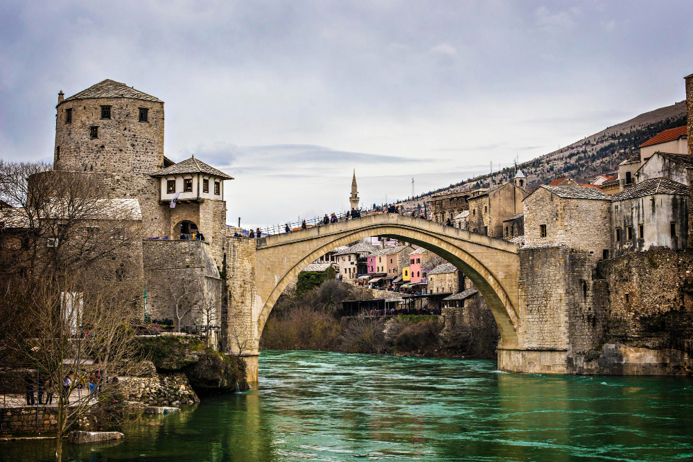 2122 The Mysterious Disappearance of the Enchanting Lepa Brena