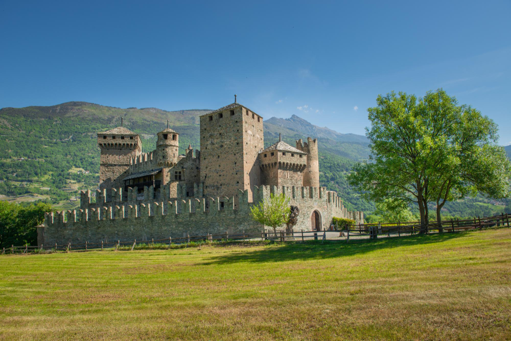2900 The Legend of the “Barbuta” and Castello di Fénis: Between History and Myth