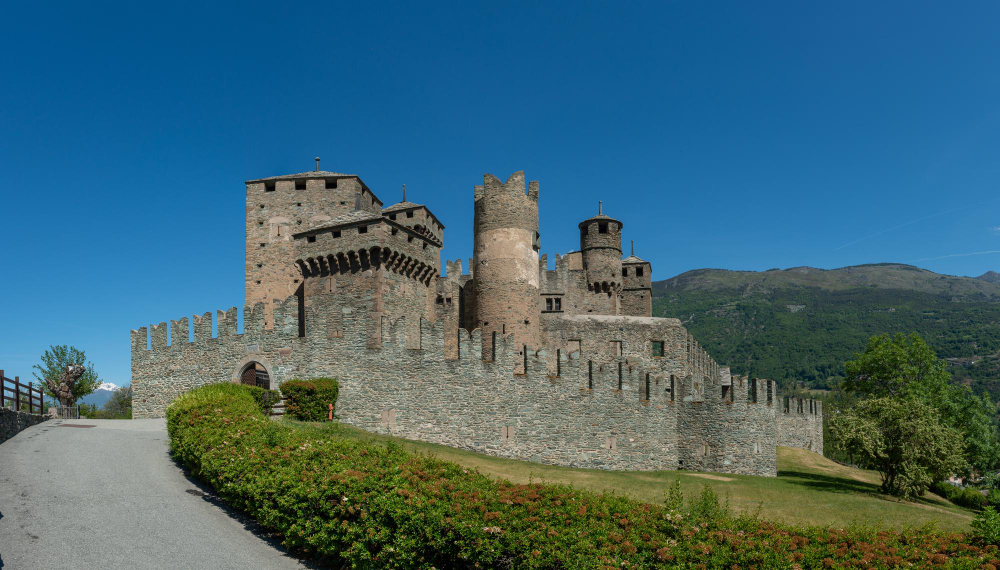 2906 The Legend of the “Barbuta” and Castello di Fénis: Between History and Myth