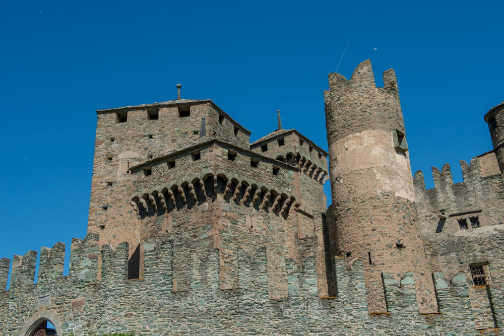 298 The Legend of the “Barbuta” and Castello di Fénis: Between History and Myth