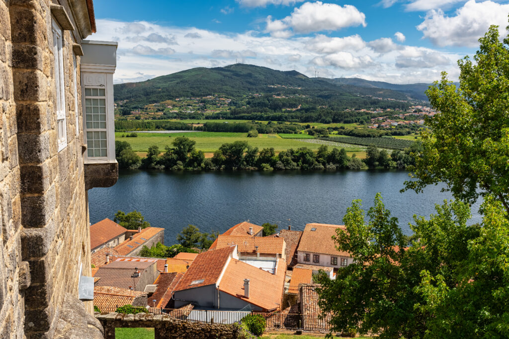 beautiful-landscapes-with-views-mountains-mino-river-from-top-medieval-town-tui-galicia-1024x683 The magic of the Miño Bridge: a myth that continues to fascinate romantics to this day