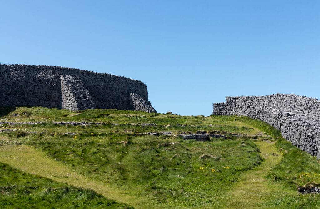 stone-wall-dun-aonghasa-aran-islands-2-1024x670 The Mysterious Aran Islands: Where Ireland’s Myths Come to Life