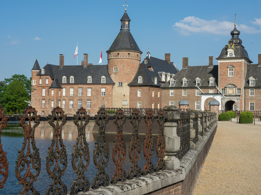 10202 Mysterious Fog and Whispering Voices: The Legend of Anholt Castle and Its Fairies