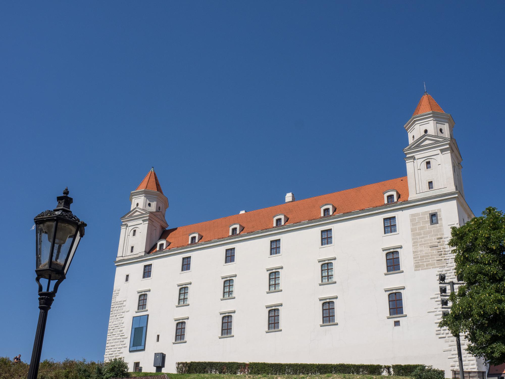 13089 The Golden Horse of Bratislava – A Legend from Times Long Past