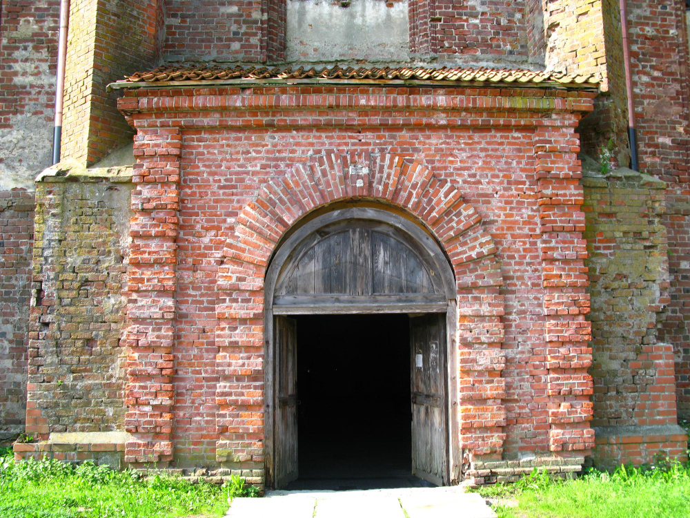 15416 The Virgin of Kaunas: How a Woman Became the Savior of a City