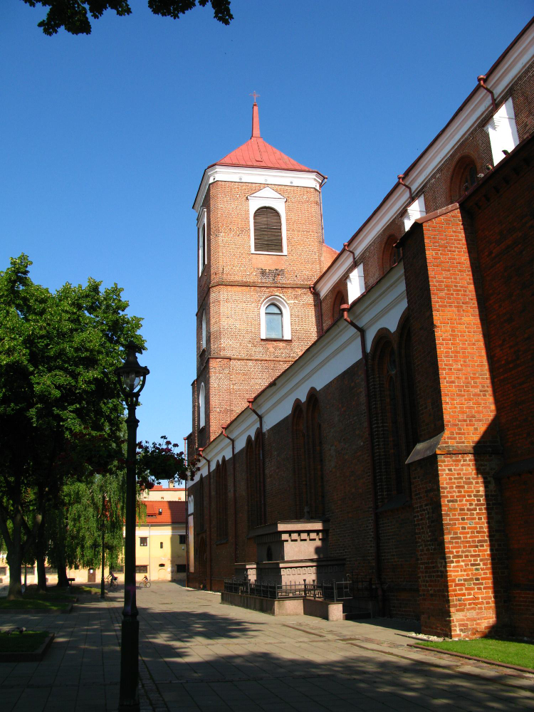 15493 The Virgin of Kaunas: How a Woman Became the Savior of a City