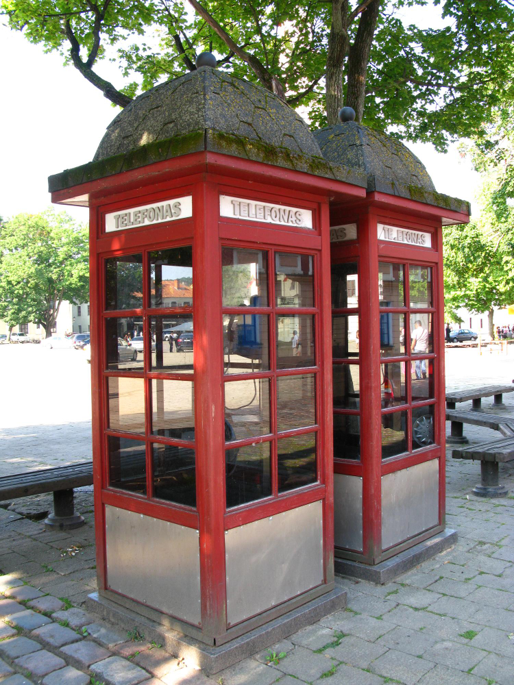 15746 The Virgin of Kaunas: How a Woman Became the Savior of a City