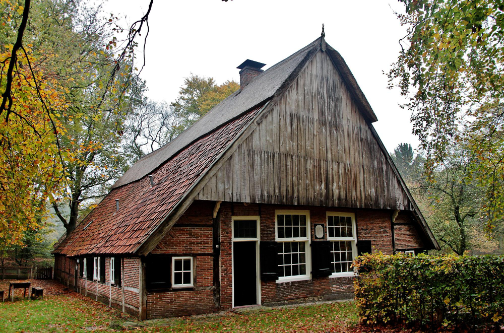 158321 The Spirit of the Devil's Beech: A Spooky Legend from Ootmarsum