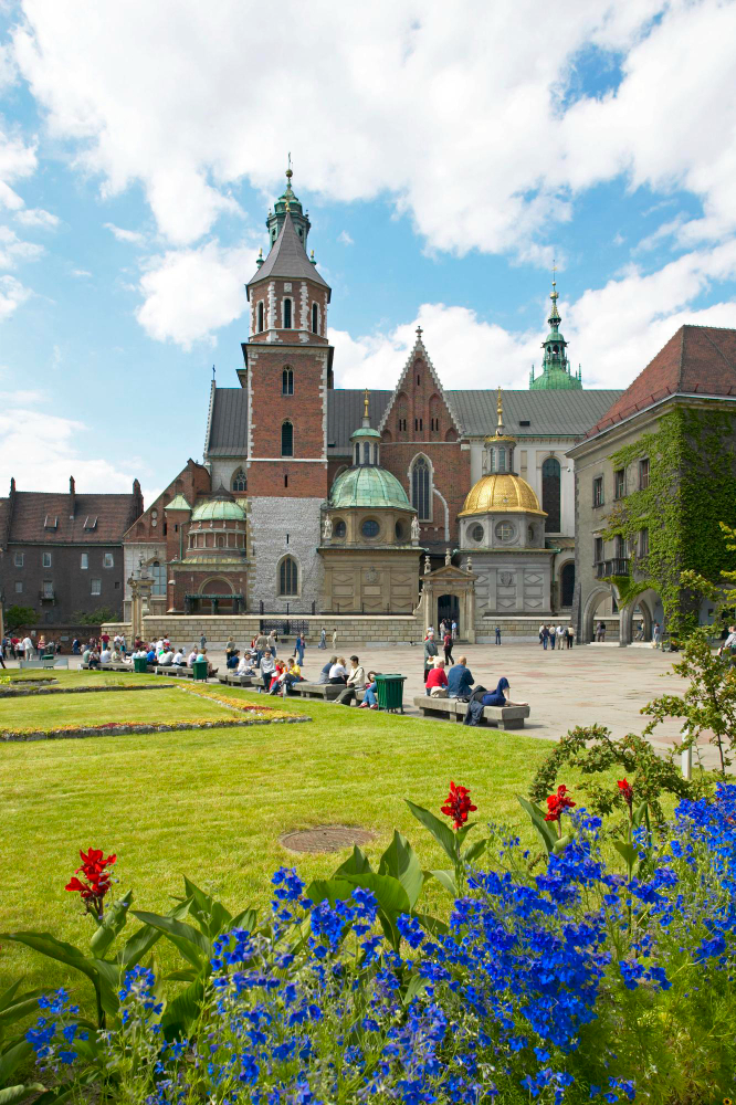 2033 The Dark Legend of the Wawel Dragon: A Terror in Kraków