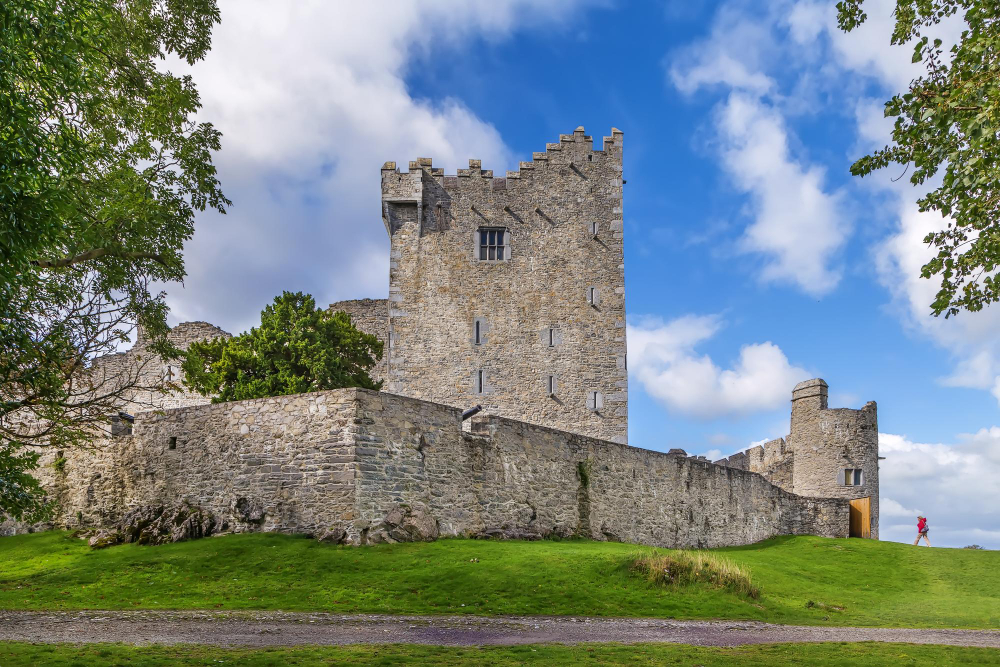 2771 Ross Castle: The Mystical Legend of Chief O’Donoghue Mór and His Eternal Ride Across Lough Leane