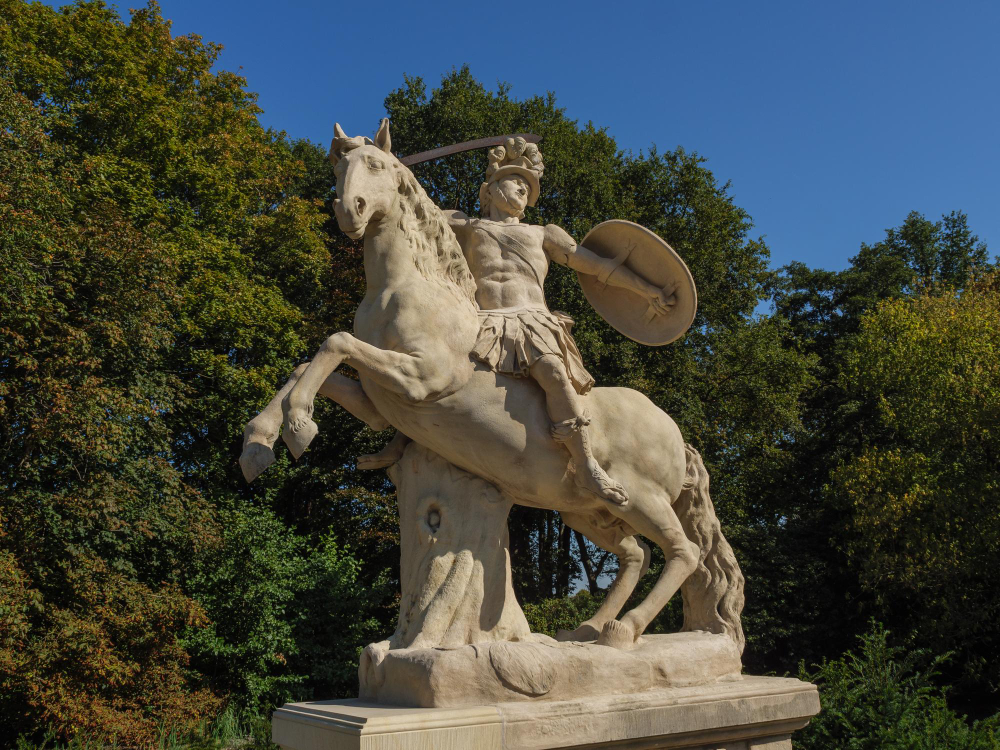 29090 Mysterious Fog and Whispering Voices: The Legend of Anholt Castle and Its Fairies