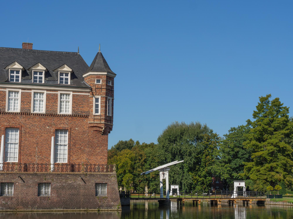 29106 Mysterious Fog and Whispering Voices: The Legend of Anholt Castle and Its Fairies