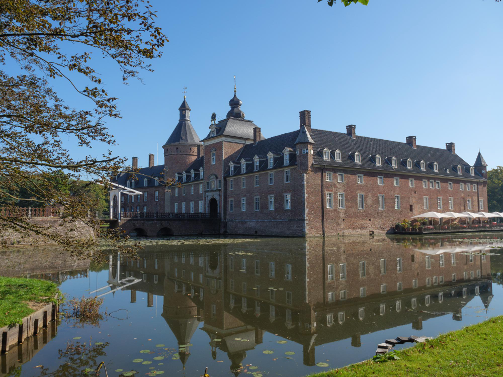 29269 Mysterious Fog and Whispering Voices: The Legend of Anholt Castle and Its Fairies