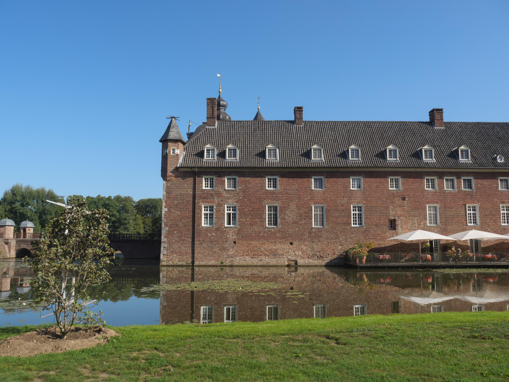 29296 Mysterious Fog and Whispering Voices: The Legend of Anholt Castle and Its Fairies