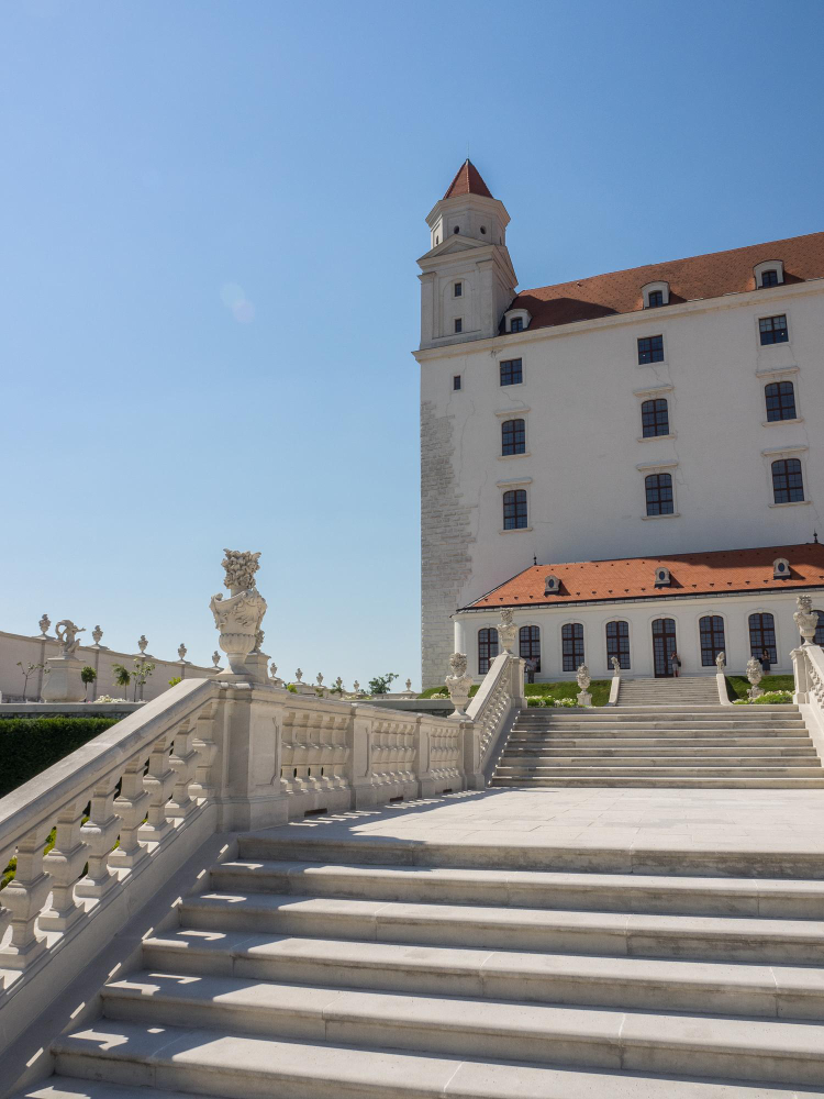 35187 The Golden Horse of Bratislava – A Legend from Times Long Past