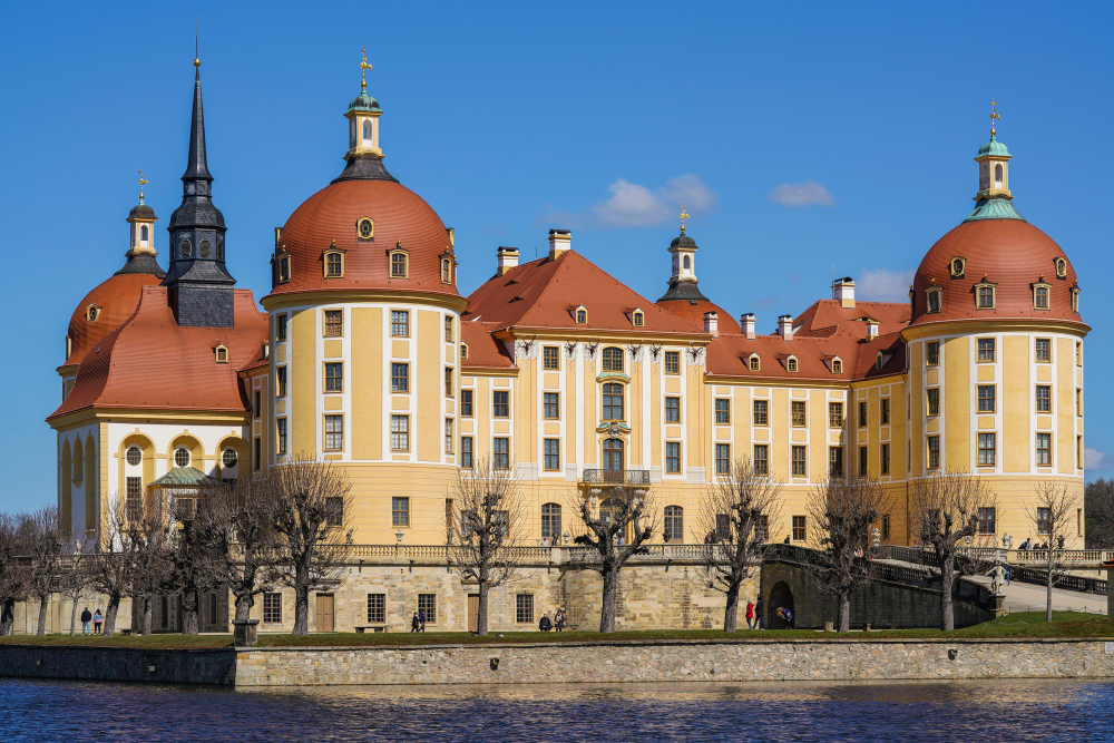 3777 The Mysterious Treasure of the Saxons: The Hidden Silver of Moritzburg Castle