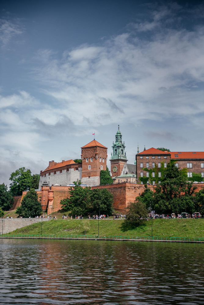 3900 The Dark Legend of the Wawel Dragon: A Terror in Kraków