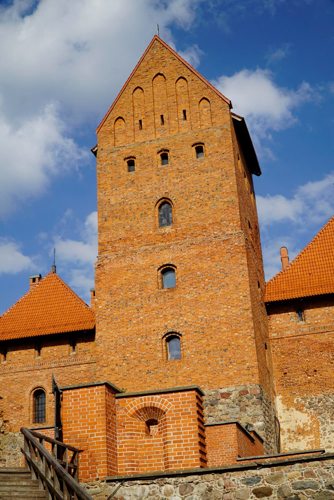 42655 Between Reality and Myth: The Mysterious History of Trakai Castle