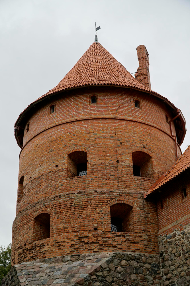 42661 Between Reality and Myth: The Mysterious History of Trakai Castle