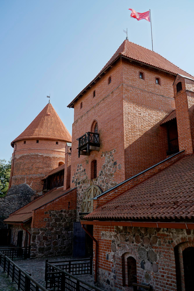 42691 Between Reality and Myth: The Mysterious History of Trakai Castle