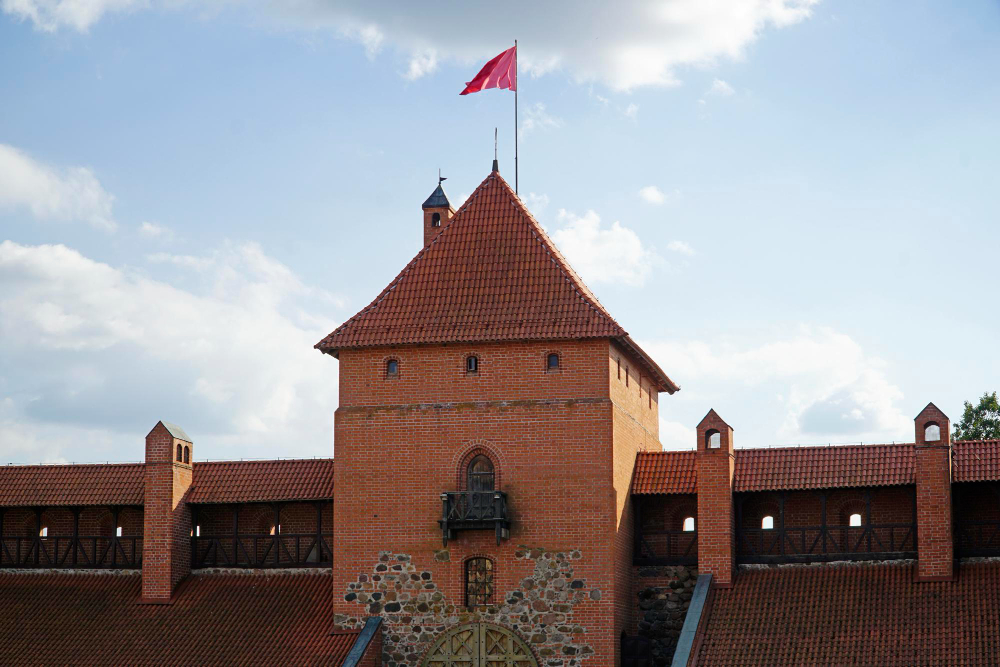 42700 Between Reality and Myth: The Mysterious History of Trakai Castle