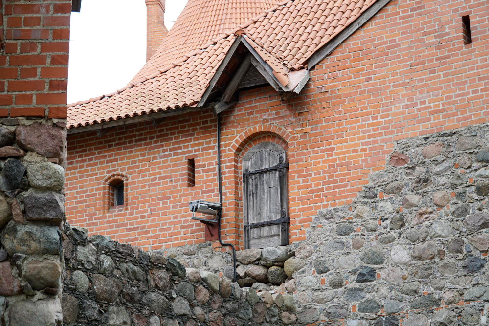 42704 Between Reality and Myth: The Mysterious History of Trakai Castle