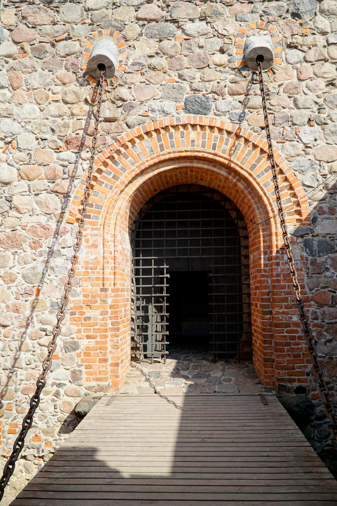 42705 Between Reality and Myth: The Mysterious History of Trakai Castle