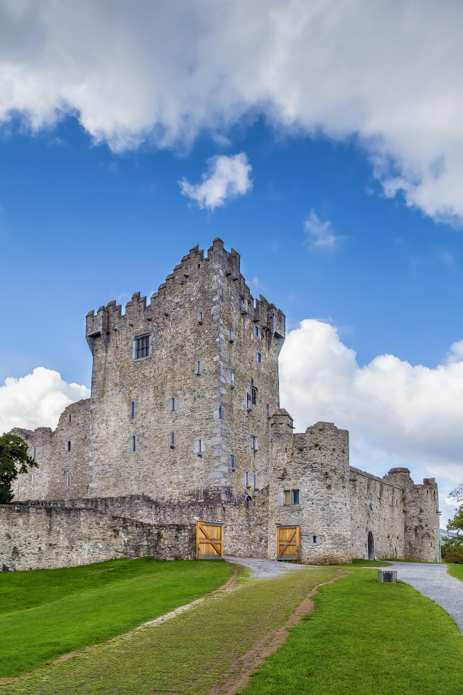5288 Ross Castle: The Mystical Legend of Chief O’Donoghue Mór and His Eternal Ride Across Lough Leane