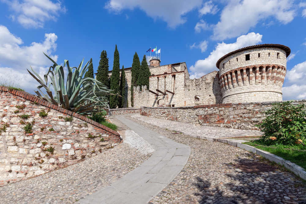 1051-1 The “Falcone d’Italia”: The Turbulent History of the Castello di Brescia and Its Role in the Struggle for Freedom