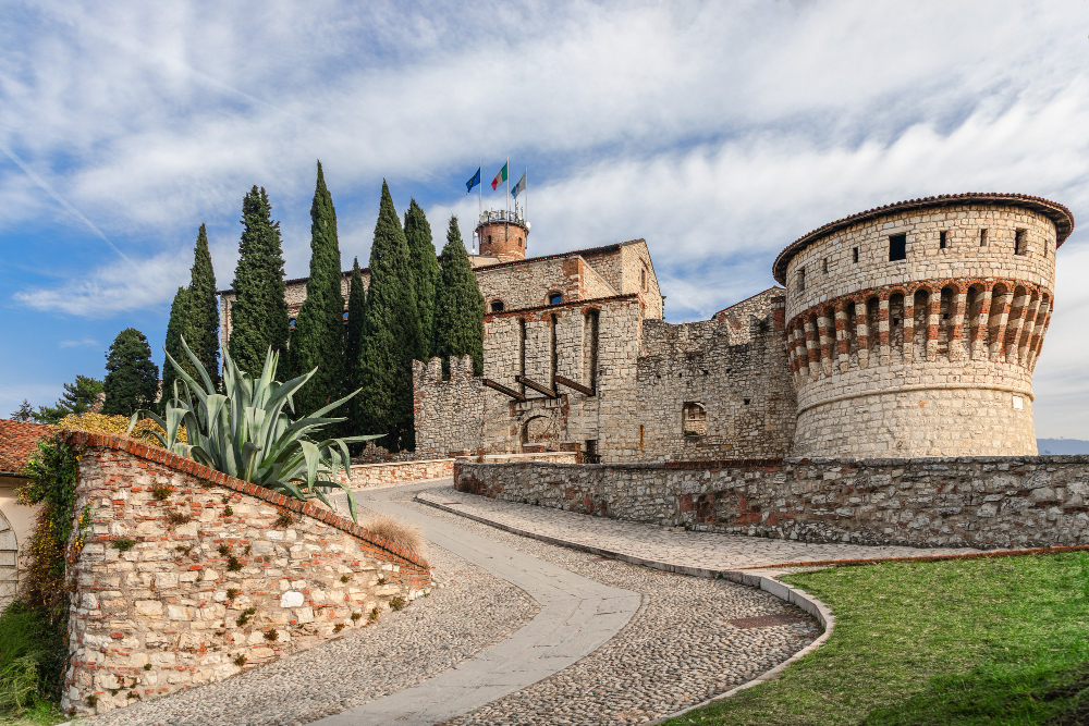 1093 The “Falcone d’Italia”: The Turbulent History of the Castello di Brescia and Its Role in the Struggle for Freedom