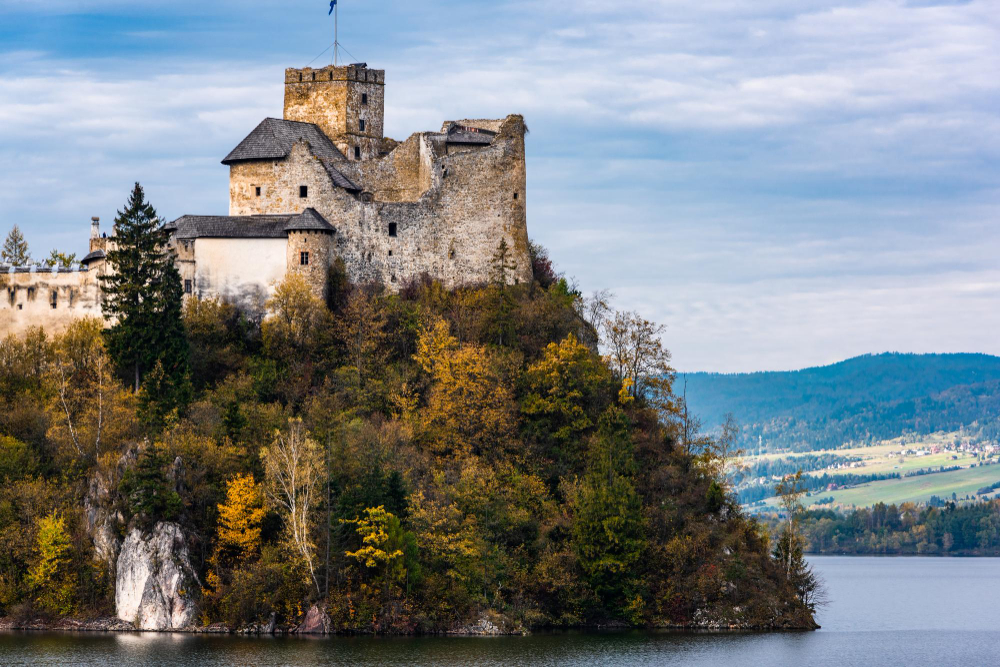 1151-1 The Myth of the Inca Treasure: A Mysterious Legend Surrounding Niedzica Castle on Lake Czorsztyn