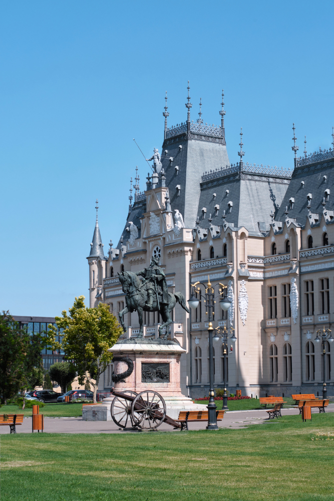 11667 The Myth of the Clock Tower at the Palace of Culture in Iași: A Legend Full of Secrets